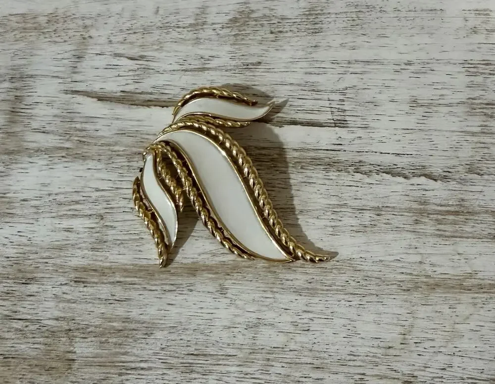 Vintage Crown Trifari White Enamel Gold Tone Leaf Brooch Pin Signed
